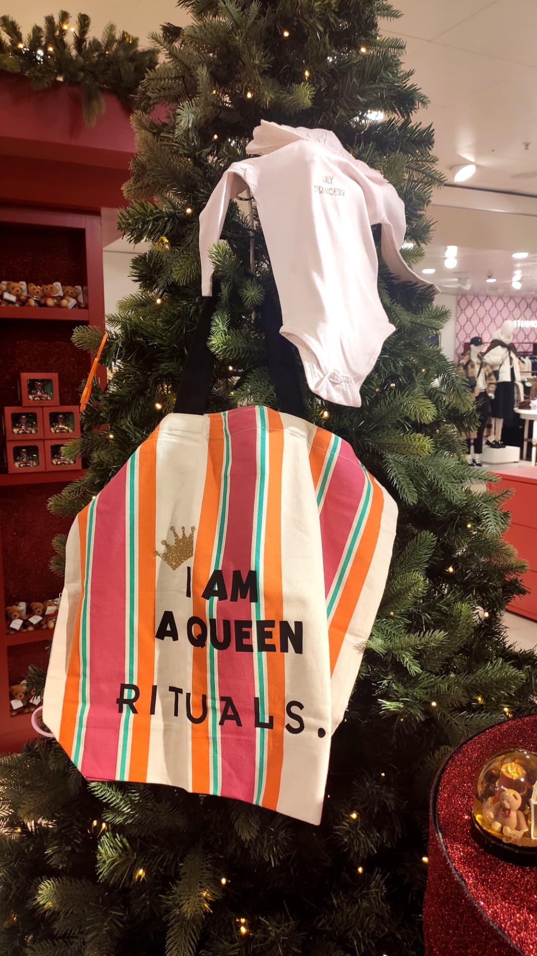 Striped tote bag printed with 'I AM A QUEEN' and a crown
